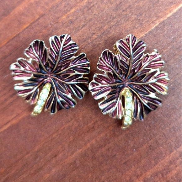 Vintage Jewelry - ♥️ Vintage Flower Leaf Floral design red enamel and rhinestone clip on Earrin…